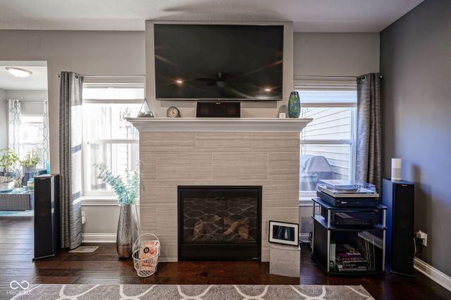 9749 Thorne Cliff Way 105, Fishers, IN 46037