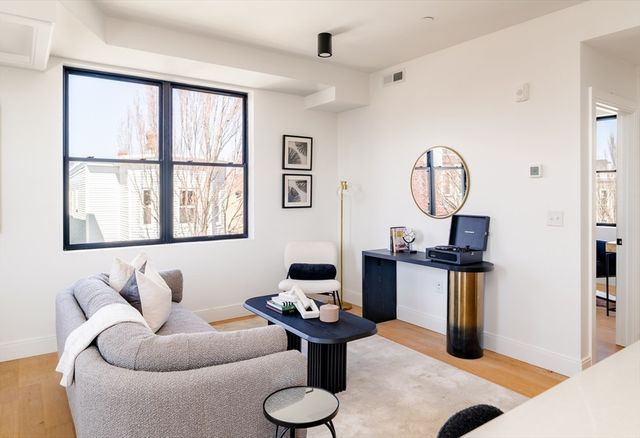 182 Tremont St. 5A, Somerville, MA 02143