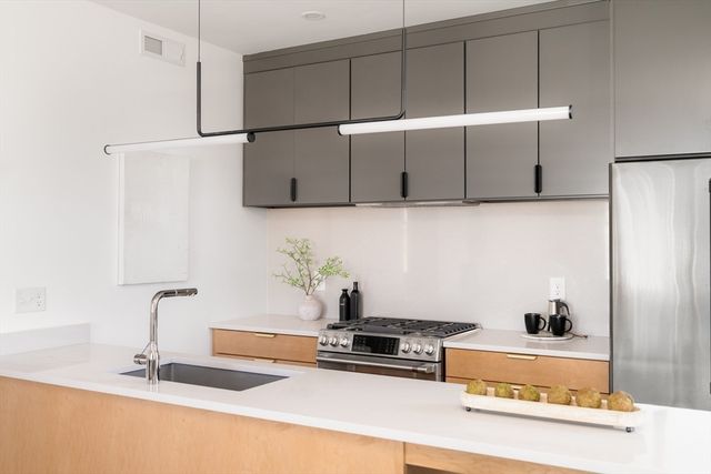 182 Tremont St. 5A, Somerville, MA 02143
