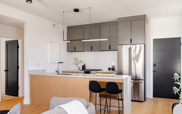 182 Tremont St. 5A, Somerville, MA 02143