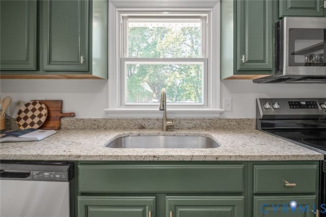 2940 Kellynn Dr, Midlothian, VA 23112