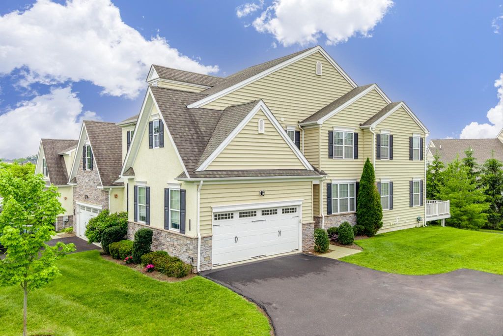 2004 PLEASANT VALLEY DR, Lansdale, PA 19446