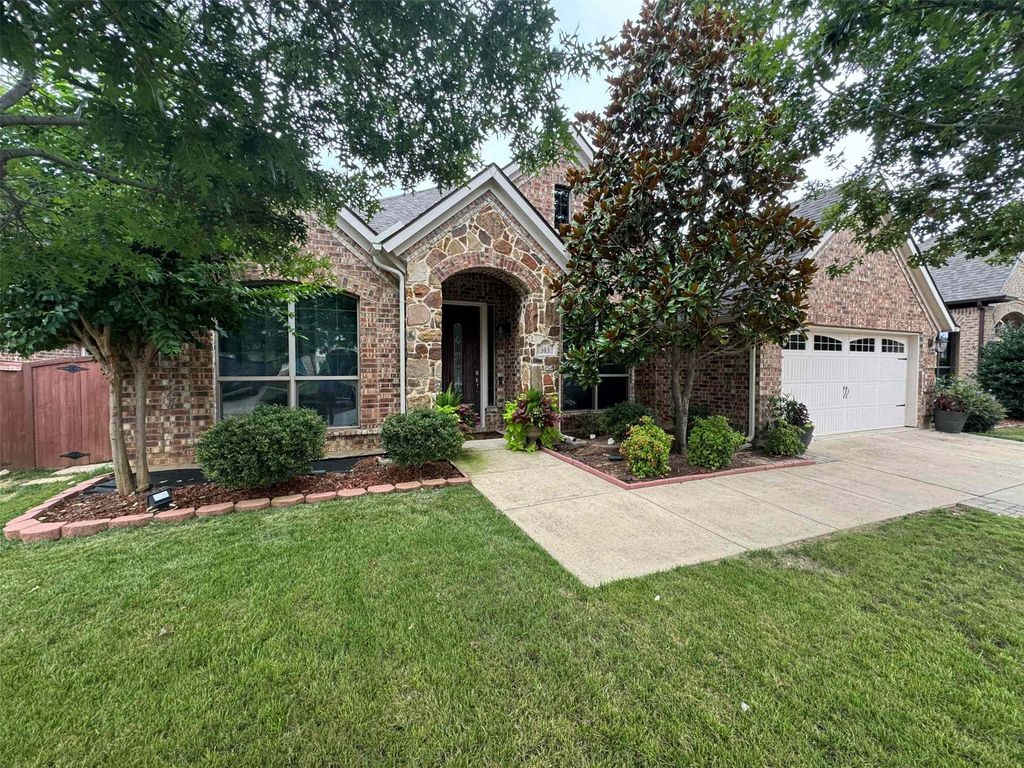 303 Dorset Court, Roanoke, TX 76262