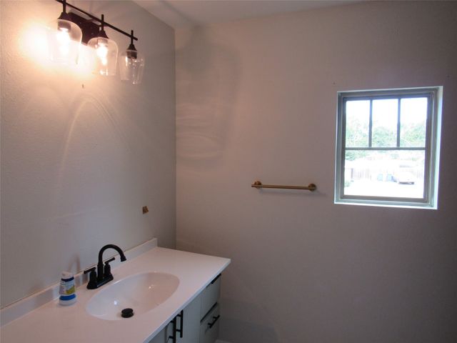 321 Crescent Drive, Hewitt, TX 76643