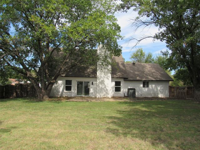 321 Crescent Drive, Hewitt, TX 76643