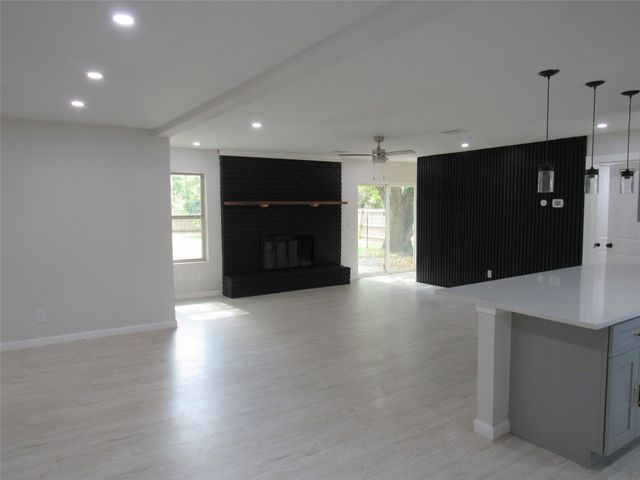 321 Crescent Drive, Hewitt, TX 76643