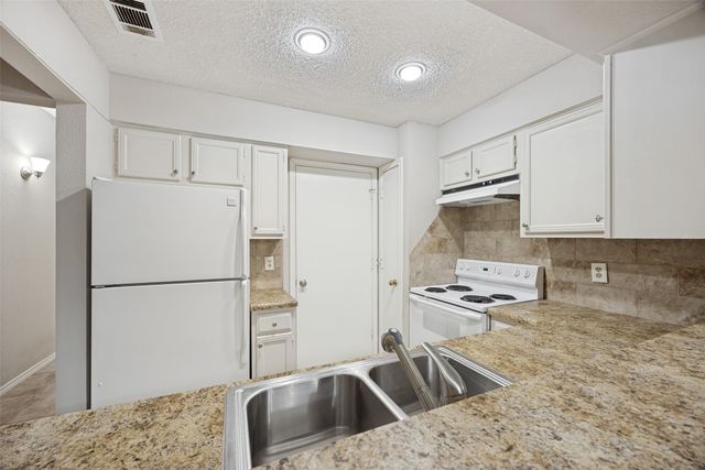 8600 Coppertowne Lane 206, Dallas, TX 75243