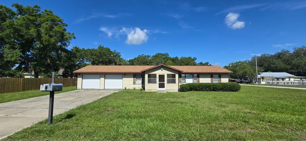 541 SUNSET AVENUE, Umatilla, FL 32784