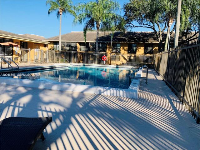 5855 Washington St 90, Hollywood, FL 33023