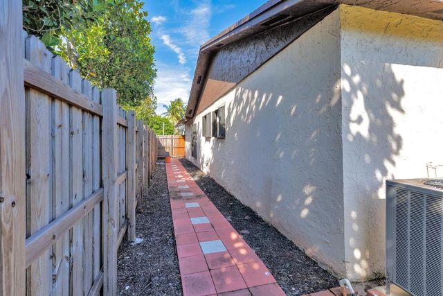 3880 NW 2nd Court, Deerfield Beach, FL 33442