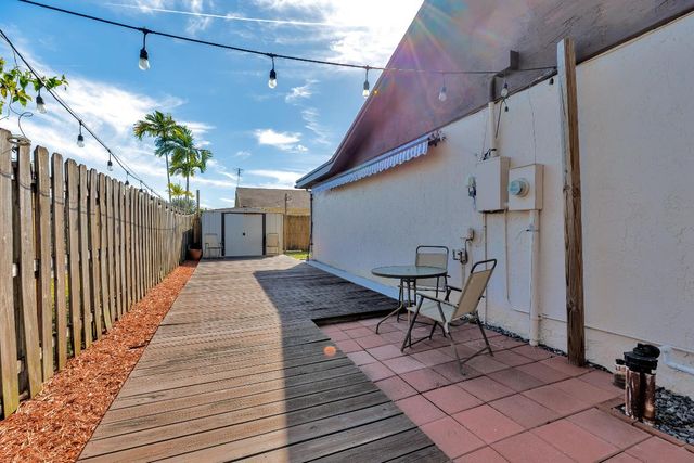 3880 NW 2nd Court, Deerfield Beach, FL 33442