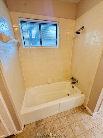 1101 Hardwood Lane, College Station, TX 77840