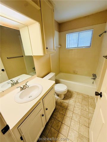 1101 Hardwood Lane, College Station, TX 77840