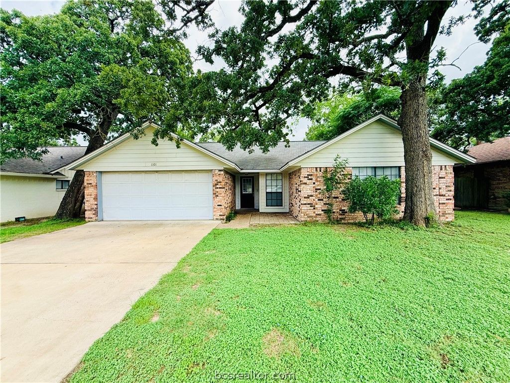 1101 Hardwood Lane, College Station, TX 77840