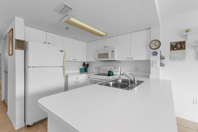 9470 Tangerine Place 209, Davie, FL 33324