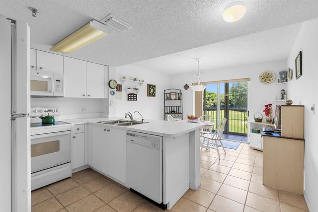 9470 Tangerine Place 209, Davie, FL 33324