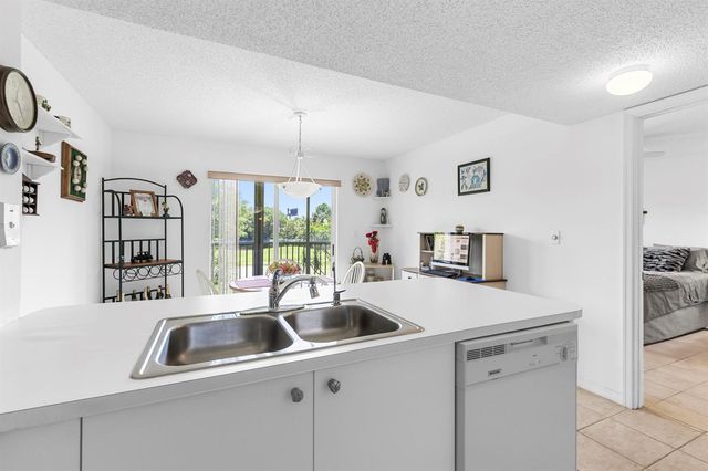 9470 Tangerine Place 209, Davie, FL 33324