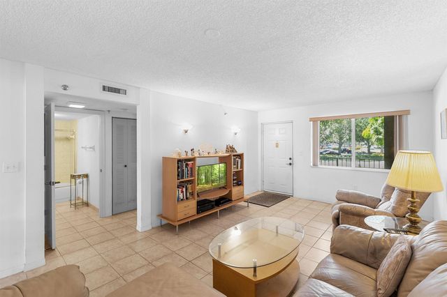 9470 Tangerine Place 209, Davie, FL 33324