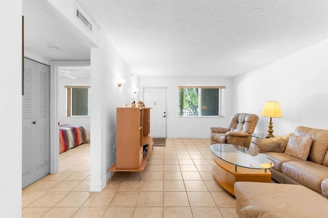 9470 Tangerine Place 209, Davie, FL 33324