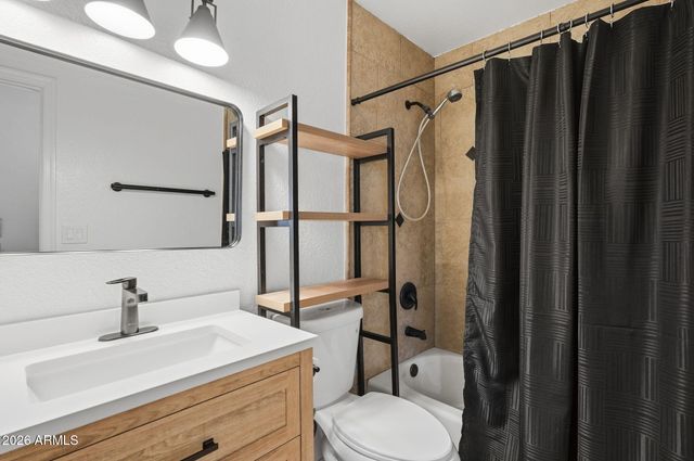 6314 W Lawrence Lane, Glendale, AZ 85302