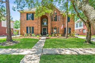 107 Lake Point Court, League City, TX 77573