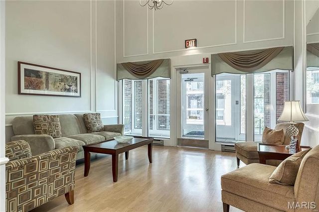 514 Coeur De Royale Drive 404, Creve Coeur, MO 63141