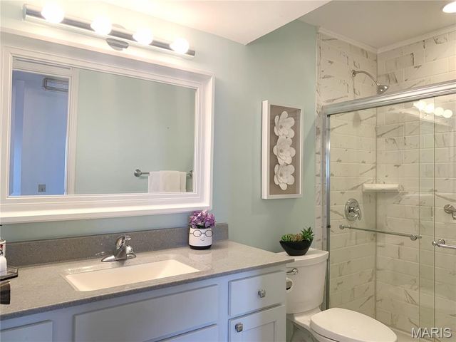 514 Coeur De Royale Drive 404, Creve Coeur, MO 63141