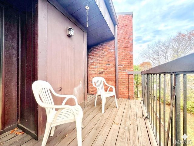 514 Coeur De Royale Drive 404, Creve Coeur, MO 63141