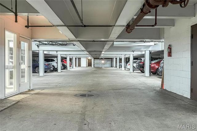 514 Coeur De Royale Drive 404, Creve Coeur, MO 63141