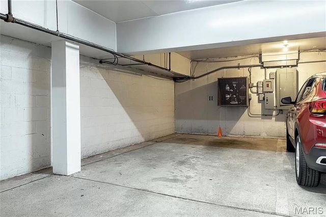 514 Coeur De Royale Drive 404, Creve Coeur, MO 63141