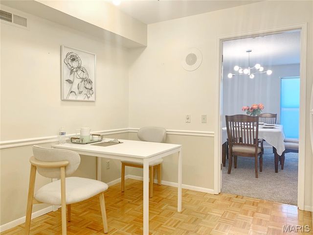 514 Coeur De Royale Drive 404, Creve Coeur, MO 63141