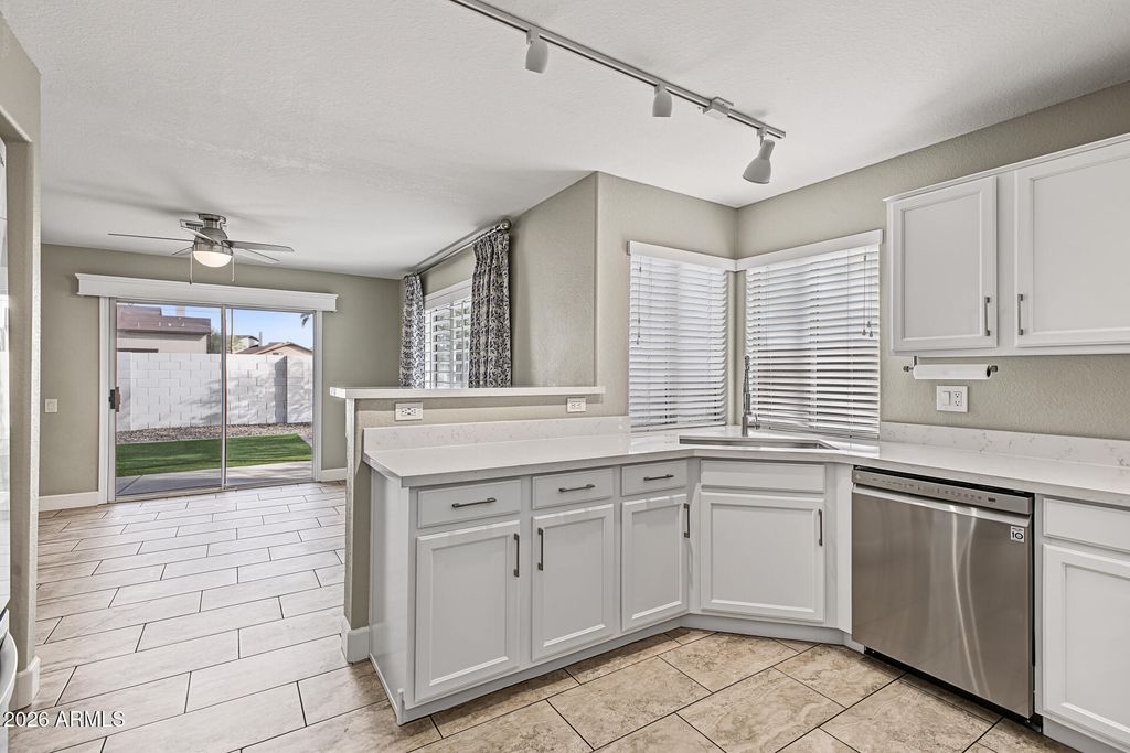 2144 W OLLA Avenue, Mesa, AZ 85202 — photo 5