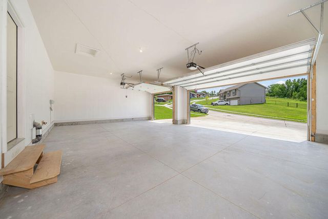 1321 COPPER MOUNTAIN DR Drive, Crescent, IA 51526