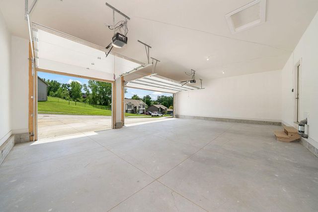 1321 COPPER MOUNTAIN DR Drive, Crescent, IA 51526