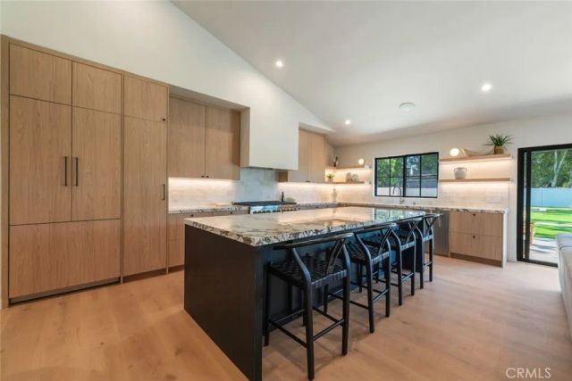 8960 Oak Park Avenue, Sherwood Forest, CA 91325