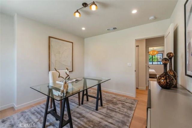 8960 Oak Park Avenue, Sherwood Forest, CA 91325