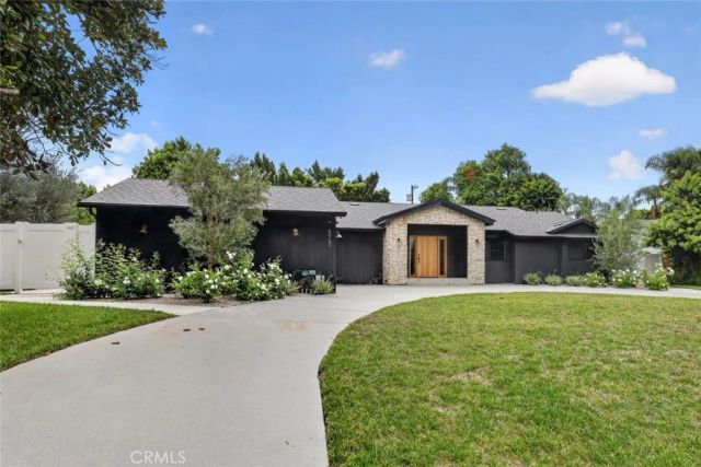 8960 Oak Park Avenue, Sherwood Forest, CA 91325
