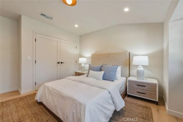 8960 Oak Park Avenue, Sherwood Forest, CA 91325