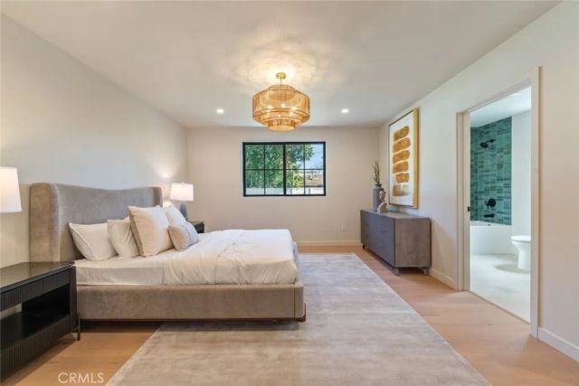 8960 Oak Park Avenue, Sherwood Forest, CA 91325