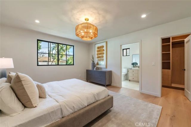 8960 Oak Park Avenue, Sherwood Forest, CA 91325