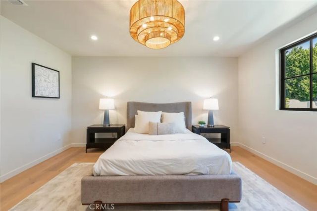 8960 Oak Park Avenue, Sherwood Forest, CA 91325