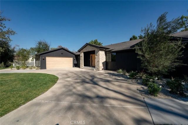 8960 Oak Park Avenue, Sherwood Forest, CA 91325