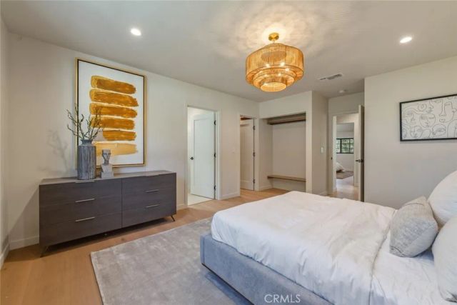8960 Oak Park Avenue, Sherwood Forest, CA 91325
