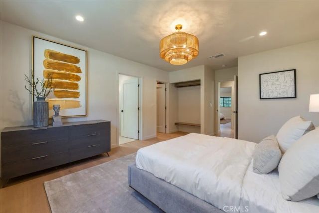8960 Oak Park Avenue, Sherwood Forest, CA 91325