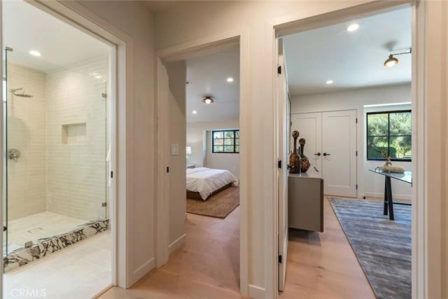 8960 Oak Park Avenue, Sherwood Forest, CA 91325