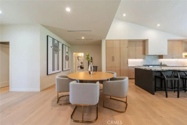 8960 Oak Park Avenue, Sherwood Forest, CA 91325