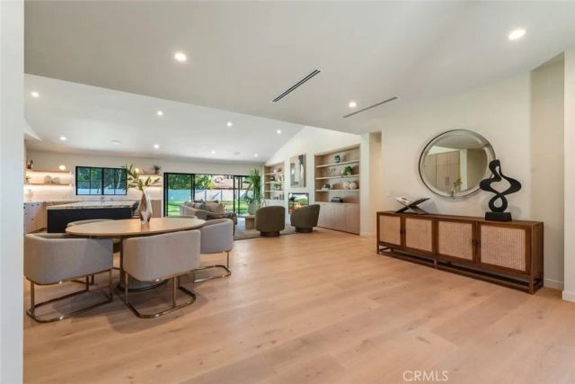 8960 Oak Park Avenue, Sherwood Forest, CA 91325