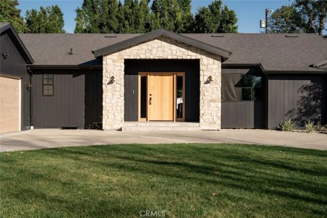 8960 Oak Park Avenue, Sherwood Forest, CA 91325