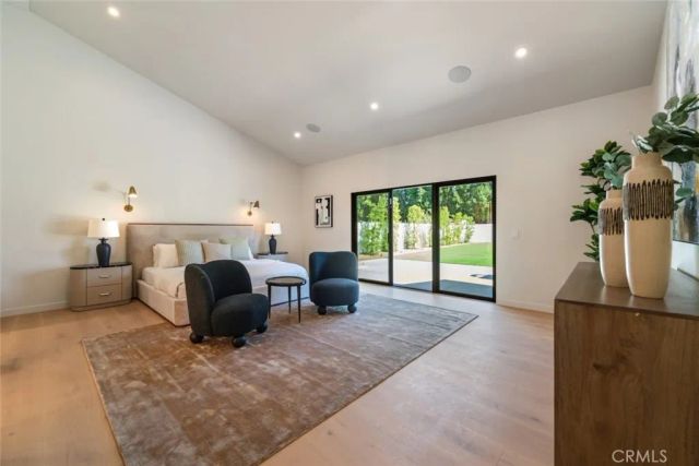 8960 Oak Park Avenue, Sherwood Forest, CA 91325