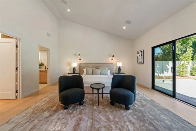 8960 Oak Park Avenue, Sherwood Forest, CA 91325